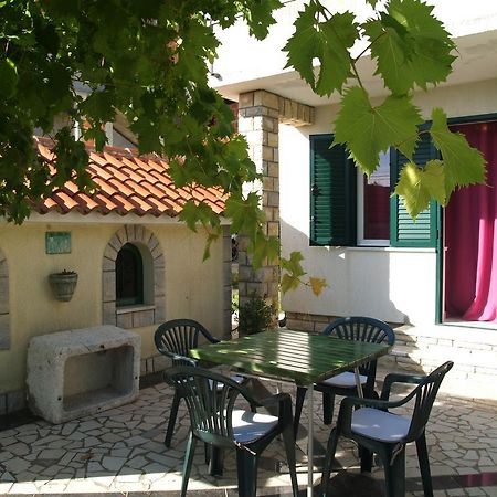 Apartment Roglic Rab Town Extérieur photo