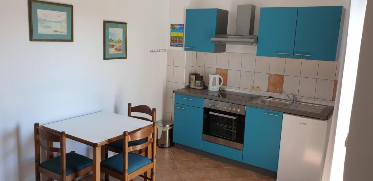 Apartment Roglic Rab Town Extérieur photo