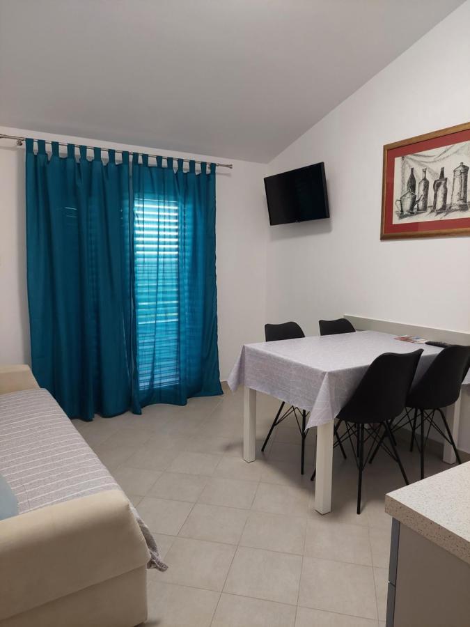 Apartment Roglic Rab Town Extérieur photo