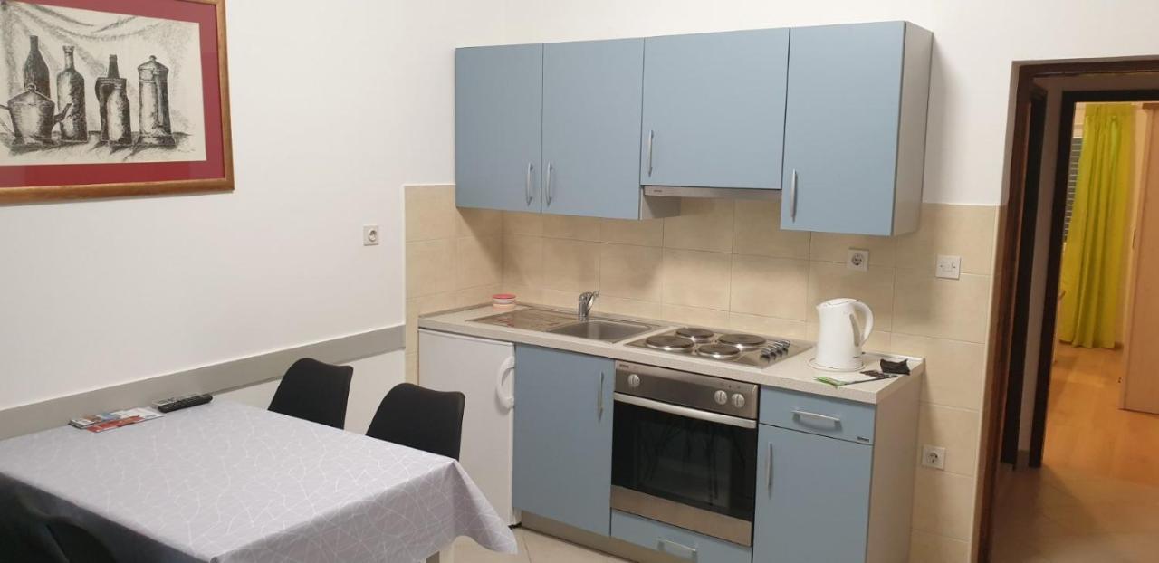 Apartment Roglic Rab Town Extérieur photo