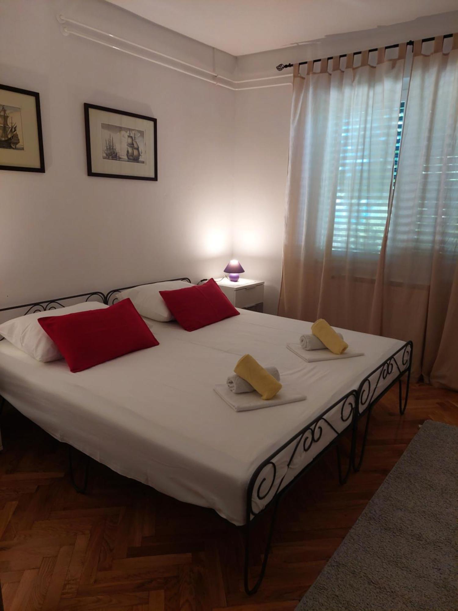 Apartment Roglic Rab Town Extérieur photo
