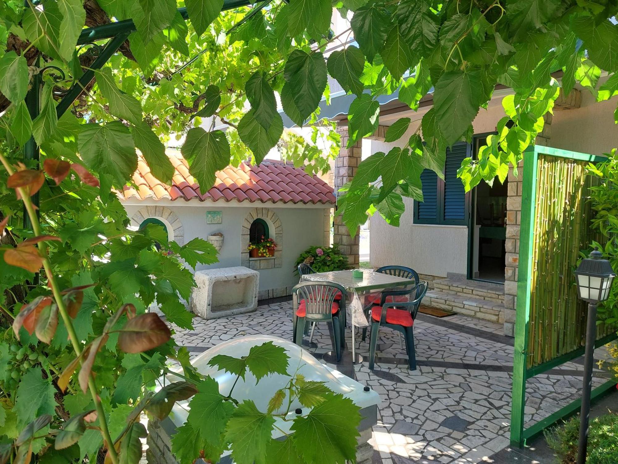 Apartment Roglic Rab Town Extérieur photo